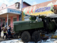Військовий бензовоз у Миколаєві в'їхав у зоомагазин, є загиблий (фото, відео)