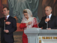 Прийшов у церкву із ядерною валізкою: У мережі звернули увагу на показове фото із Путіним на Великодній службі