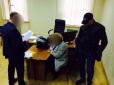 СБУ на Київщині затримала чиновницю Пенсійного фонду, яка розікрала мільйони (фото)