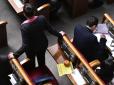 Тролінг по-савченковськи: Льотчиця Медведчука знов заявилася до Верховної Ради з гранатою (відео)