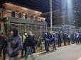 Охорона не допомогла: По посольству РФ у Києві вдарили з ракетниці (відео)