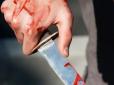 Ще одну поранену намагаються врятувати: Під Києвом молодий чоловік зарізав трьох людей