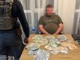 Діяла в кількох областях: СБУ викрила банду, яка пропонувала українським ухилянтам виїзд до Росії (фото)