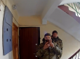 Межа законності: Коли повістки стирчить у дверях рідної домівки. Адвокат розповів про наслідки, якщо проігнорувати документ