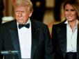 Смокінг їй личить більше, ніж чоловіку: Меланія Трамп у стильному костюмі з’явилася з Дональдом Трампа на прийомі у Білому домі (фото)