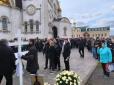 Закоханих поховали разом: У Кривому Розі відбулось прощання з 15-річними підлітками, які загинули внаслідок удару росіян